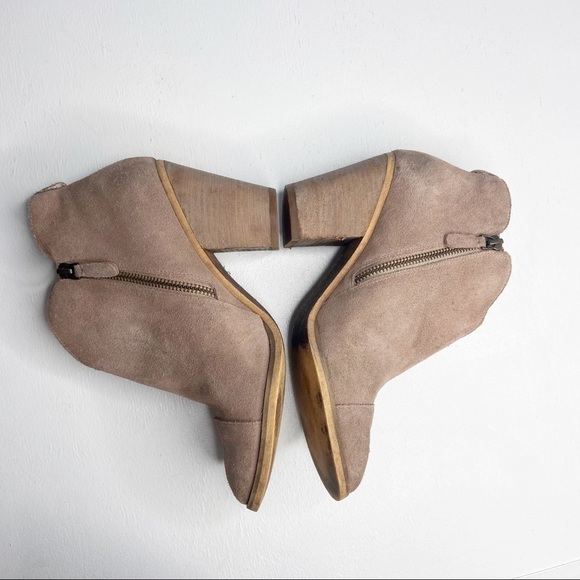 Susina Taupe Tan Suede Ankle Booties Sz 8.5 - Picture 2 of 9
